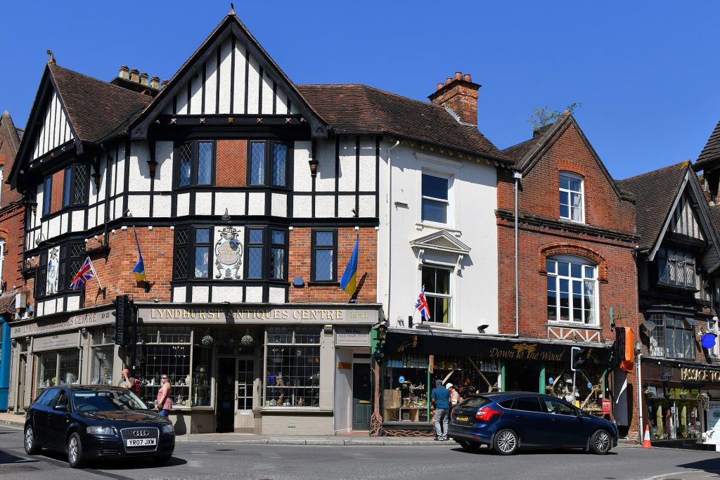 Lyndhurst Antiques Centre and neighbouring shops on the High Street